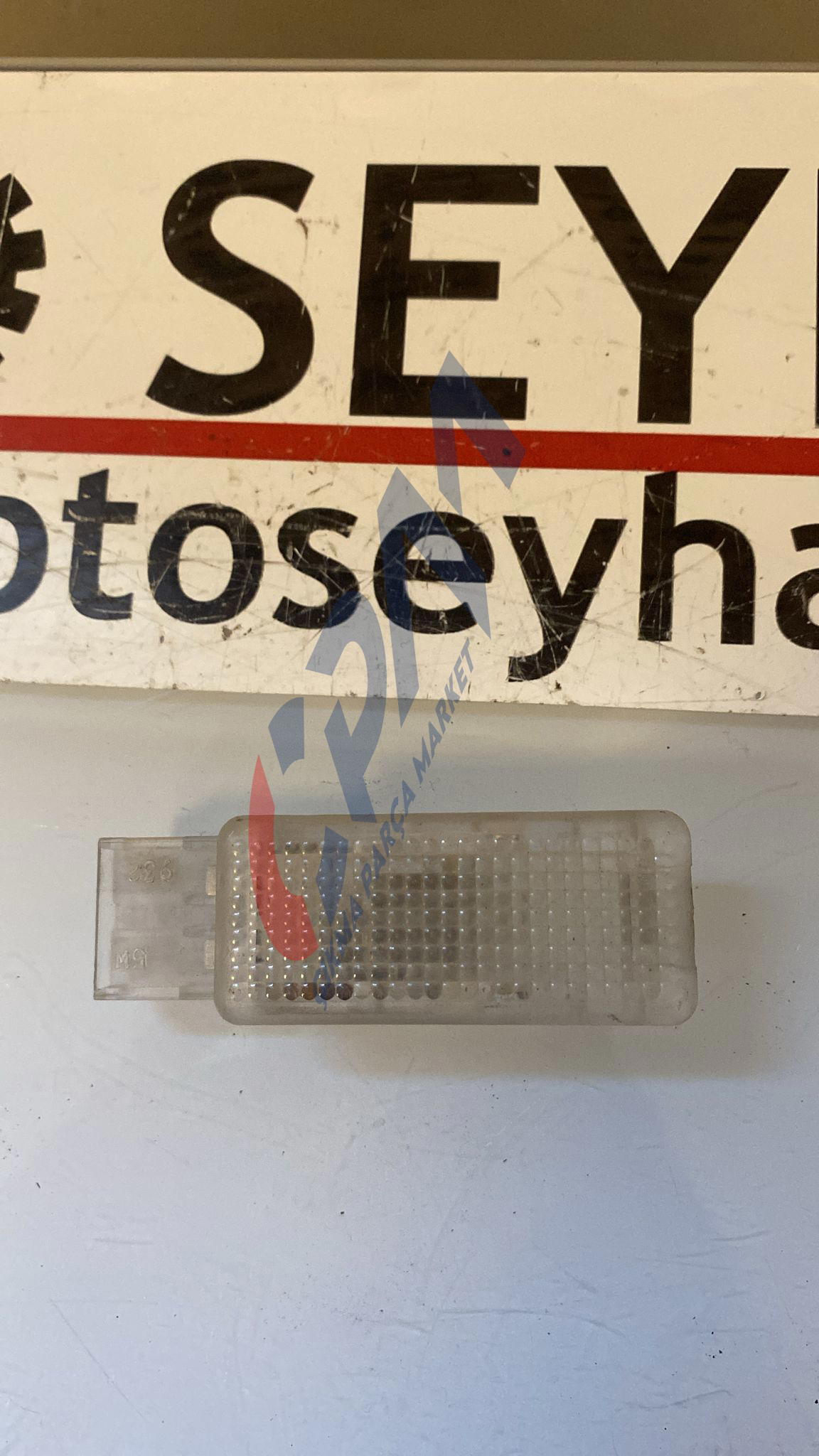 6Q0947415 Volkswagen Polo 2007 torpido ayak aydınlatma lambası