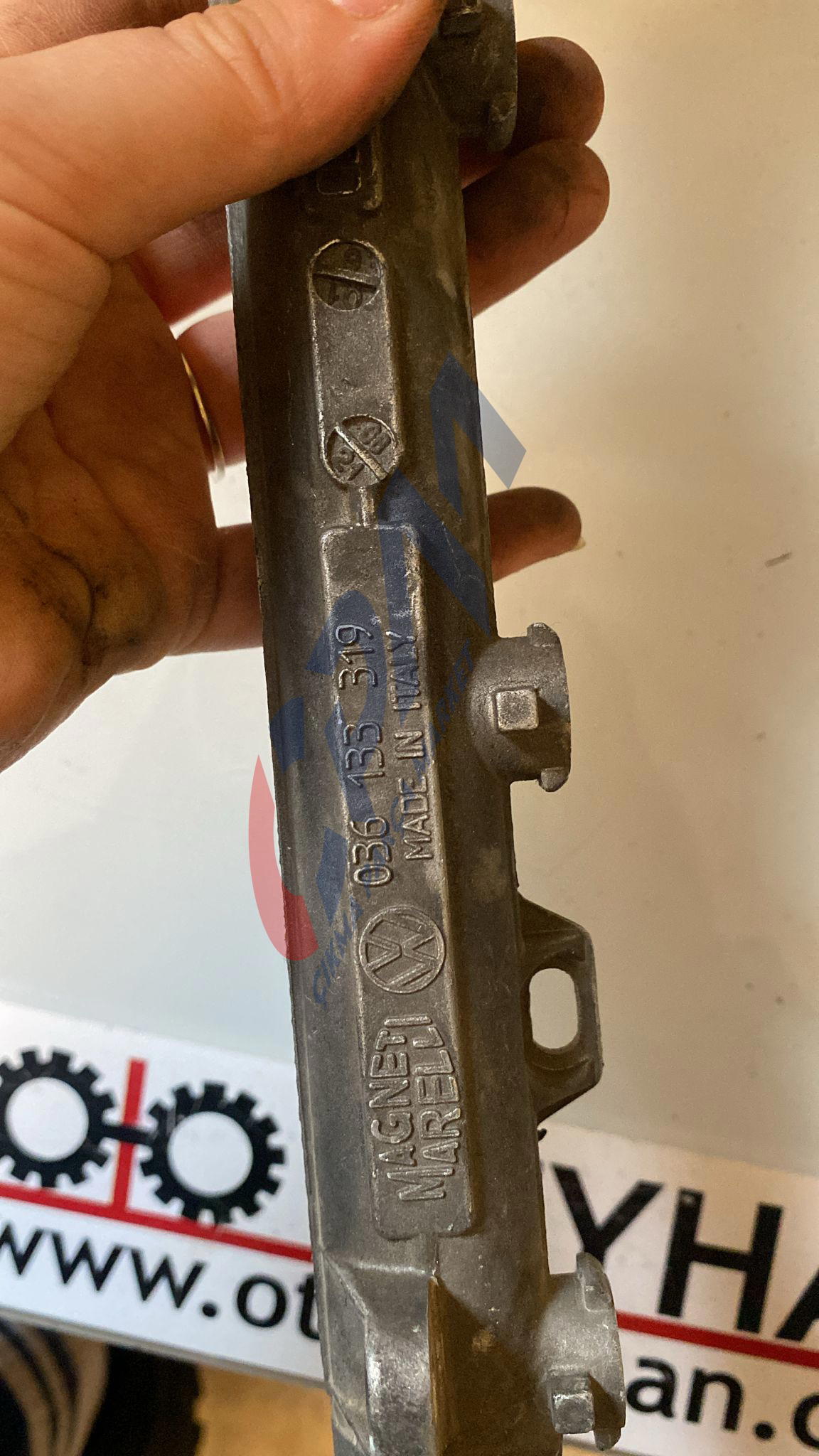 036133319 036133035A Seat Leon 2002 1.6 BCB enjektör kütüğü