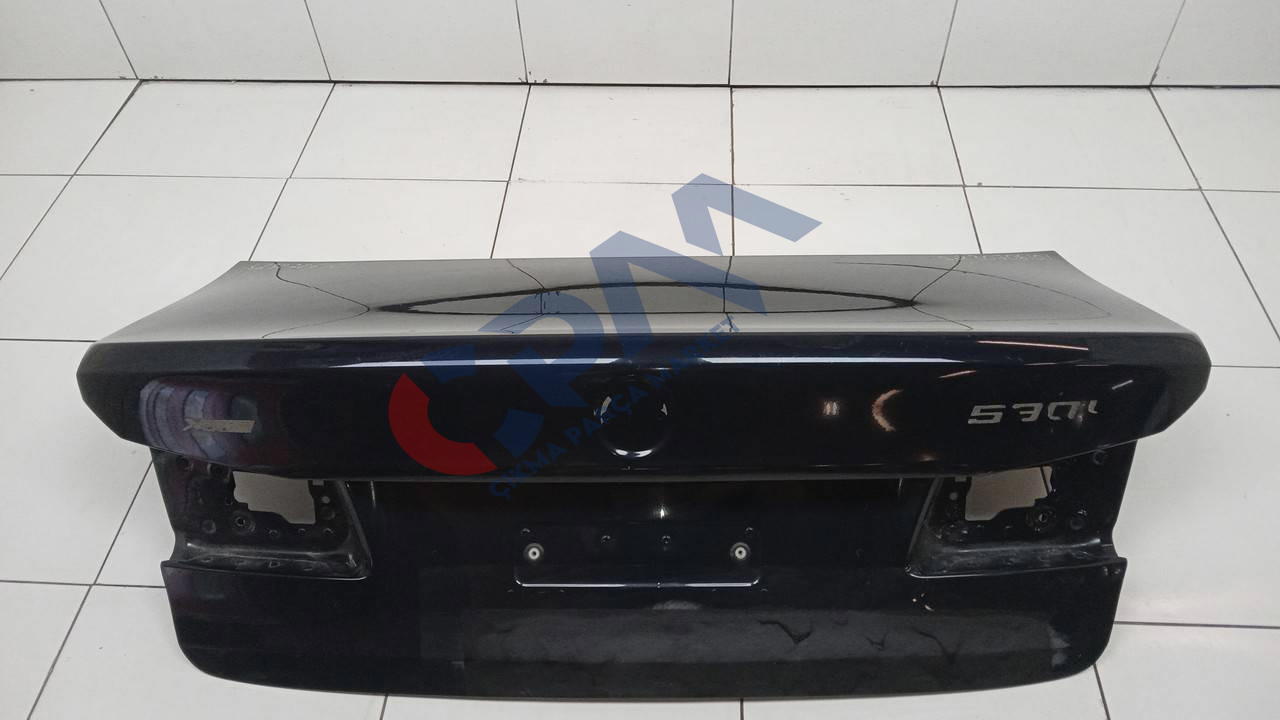 BMW ÇIKMA G30 SİYAH BAGAJ KAPAĞI