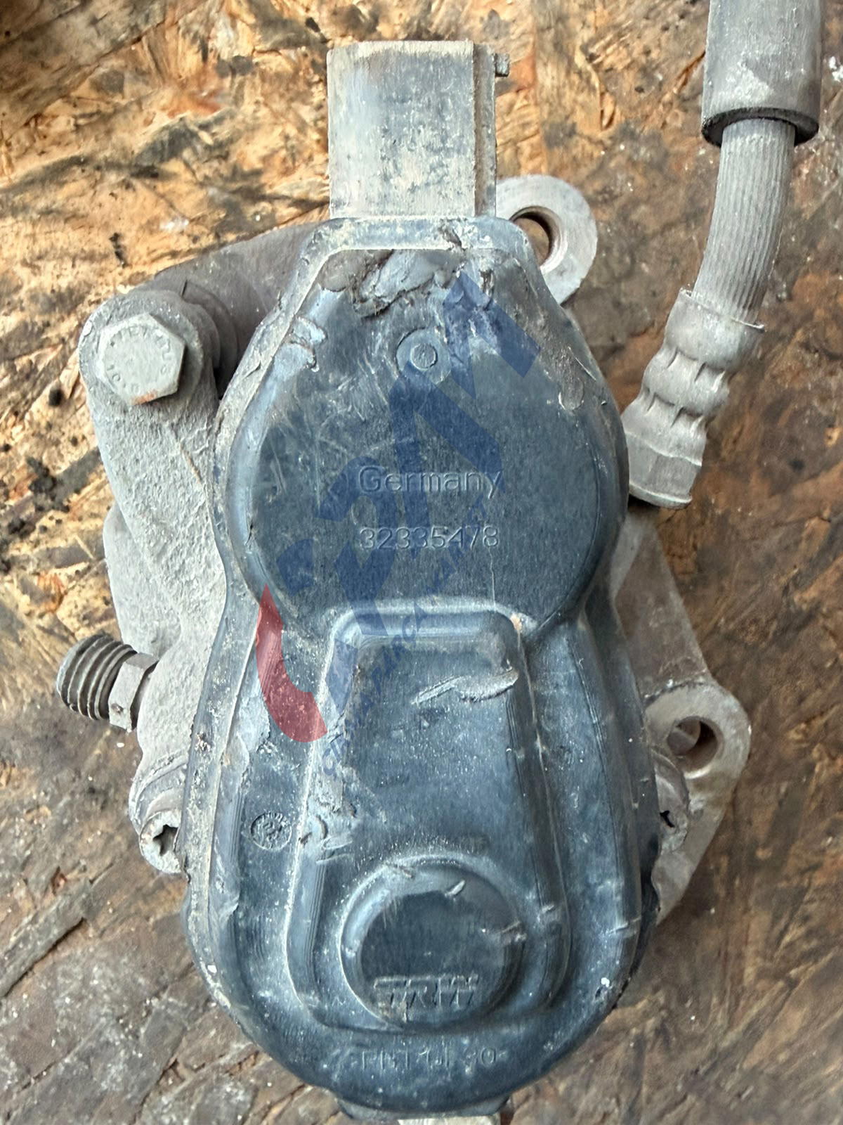 AUİDİ A5 ÇIKMA SOL ARKA KALİPER MOTORLU 8K0615403C 32335478