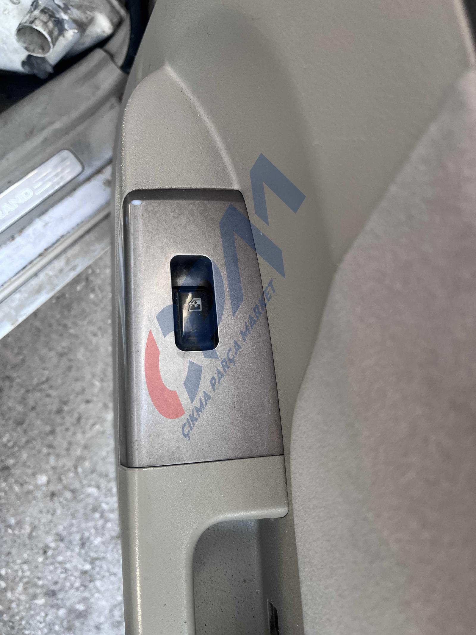 GEELY EMGRAND SAG ARKA CAM DÜĞMESİ