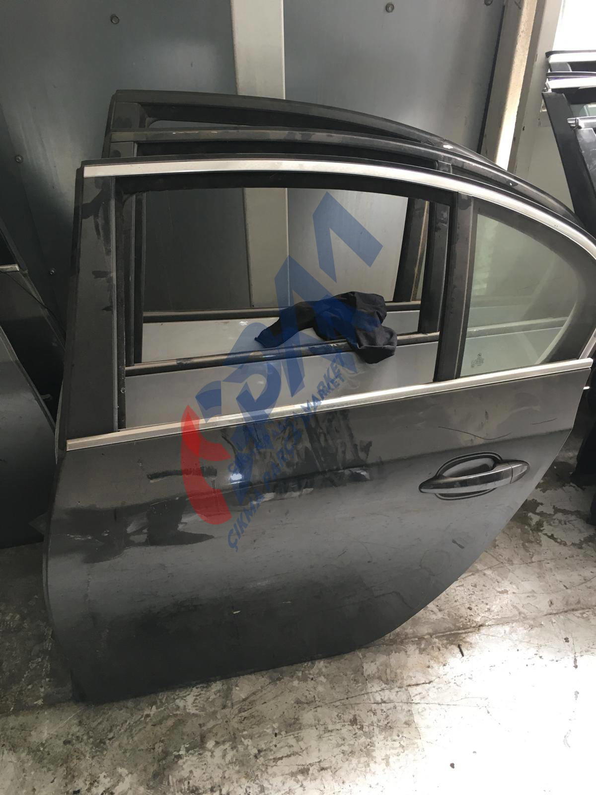 BMW E60 SOL ARKA KAPI