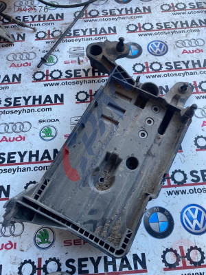 5Q0915321H vw golf skoda octavia 2013 2016 akü yuvası sehbası