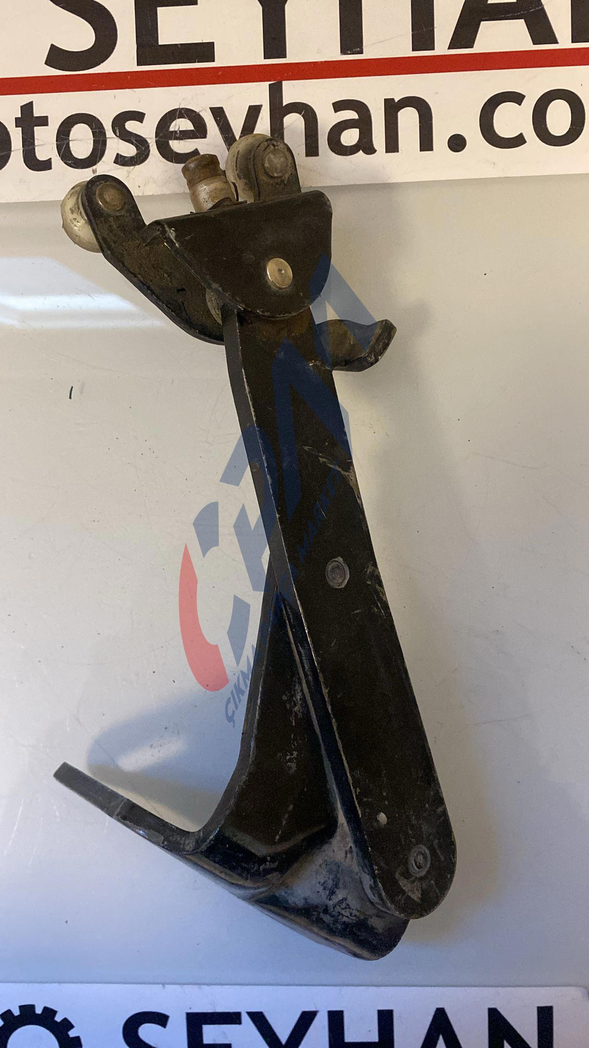 2K0843398A Volkswagen Caddy 2006 sağ alt sürgülü kapı ray makarası