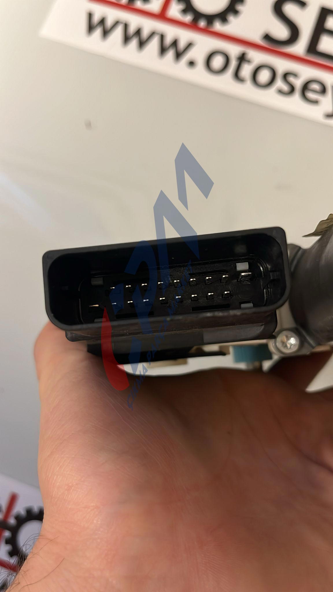 1K5839402L Volkswagen Jetta 2008 sağ arka kapı cam motoru ve beyni