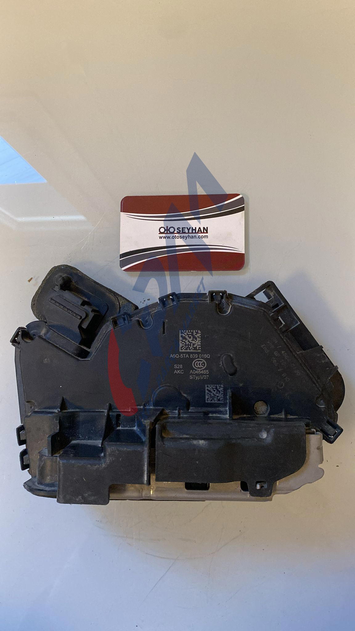 5TA839016Q volkswagen golf 8 sağ arka kapı kilidi