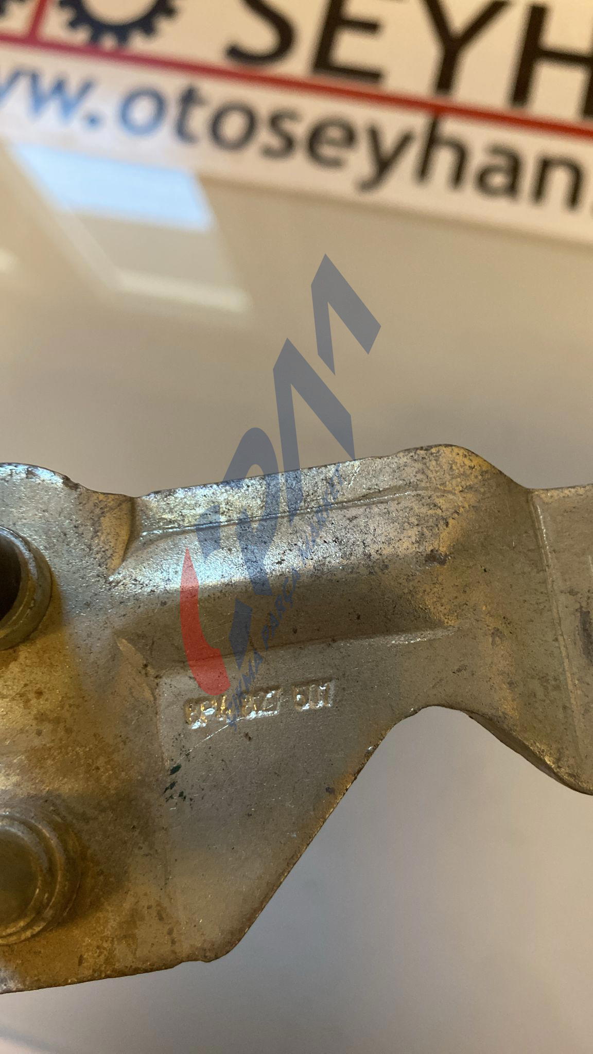8P4827507 Audi A3 A4 A5 2010 bagaj kilit karşılığı