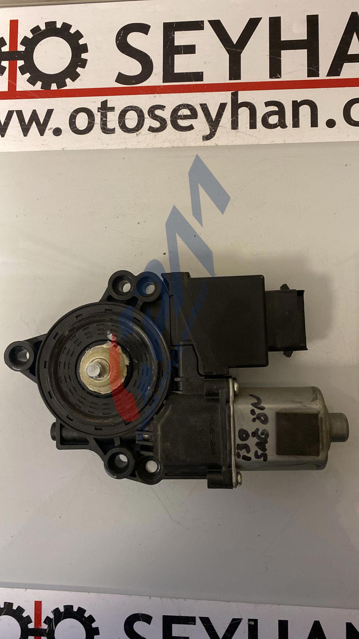 82460 A6010 617012501 hyundai i30 2015 ön sağ kapı cam motoru