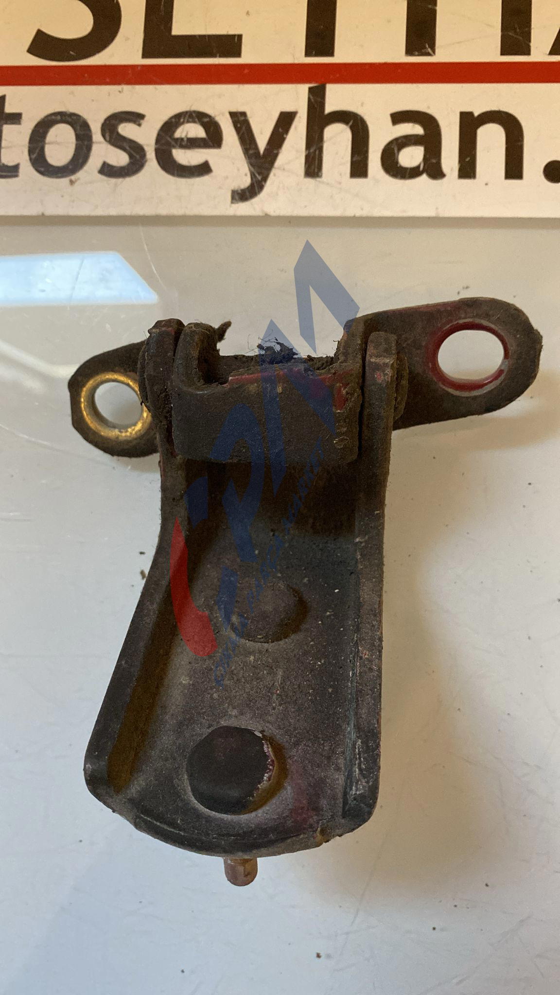 Toyota Corolla Efsane Kasa 1993 arka sağ alt menteşesi