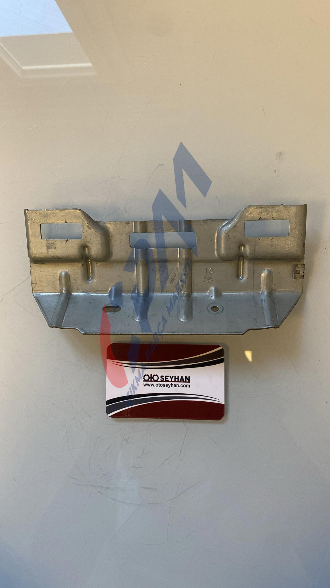 1K0858687H volkswagen golf 6 tavan tutamagı baglantı demiri