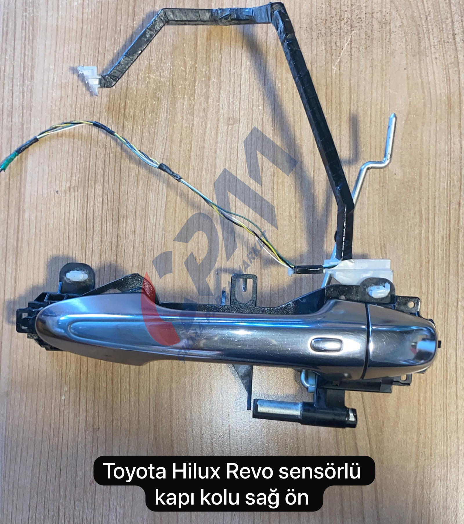 TOYOTA HİLUX REVO SENSÖRLÜ KAPI KOLU SAĞ ÖN TEL:05326000379
