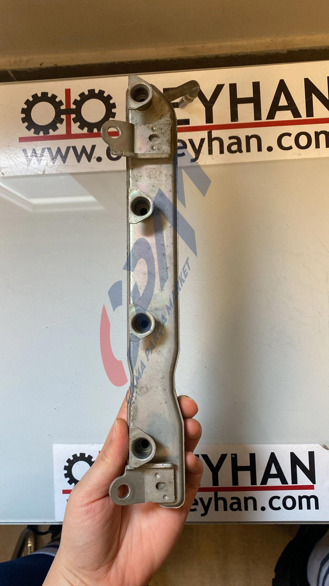 2381447020 Toyota Auris 1.33 benzinli 2013 enjektör kütüğü