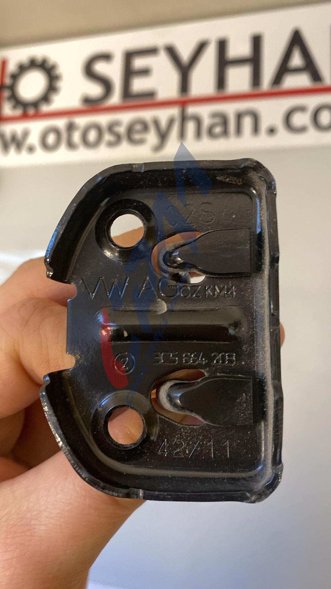 3C5864203 Volkswagen Golf 6 arka koltuk kilit karşılığı sağ sol