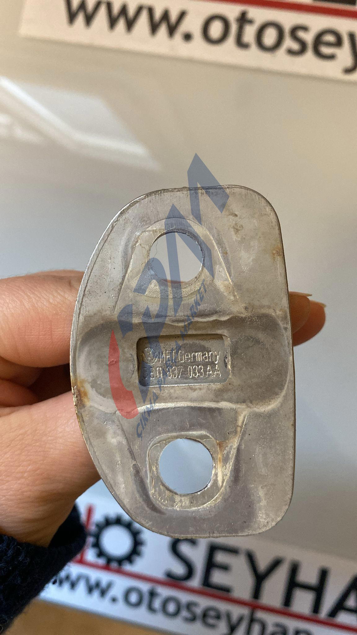 3B0837033AA volkswagen bora sağ arka  kapı kilit karşılığı