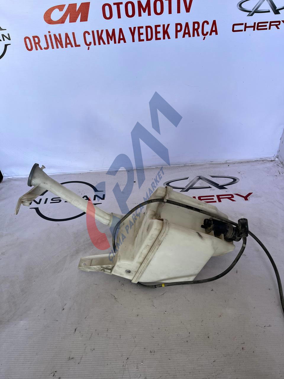 2014 2018 Nissan Juke Cam Su Fiskiye Bidonu