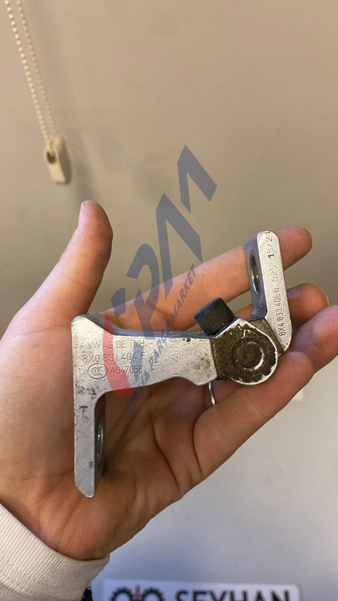 8X0831404F 8X4833406B Skoda Octavia 2021 sağ arka ön alt üst kapı menteşesi