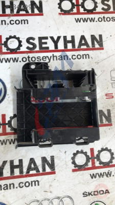 1K1907348A vw jetta 2009 konfor beyni yuvası