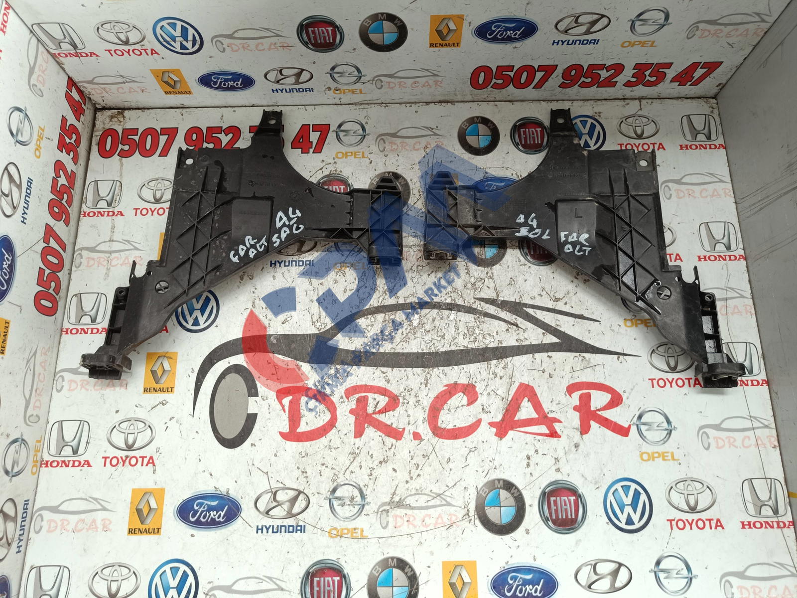 Audi A4 Ön Far Braketi 1301073053