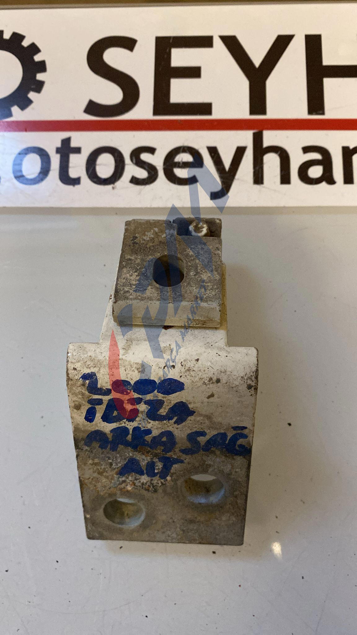 Seat ibiza 2000 sağ arka kapı alt menteşesi