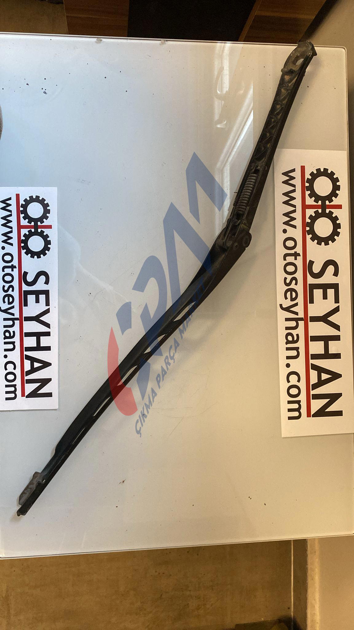 61617035099 7035099 BMW 5 Serisi E60 sol ön kısa silecek kolu