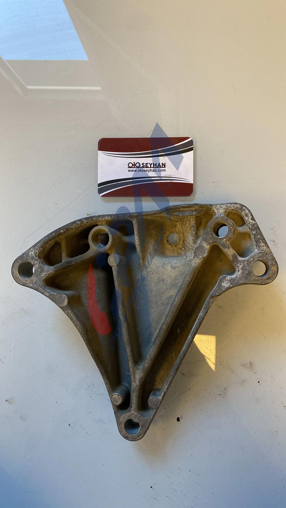 1K0199117BQ octavia 2011 1.6 cay motor dsg şanzıman kulağı braketi