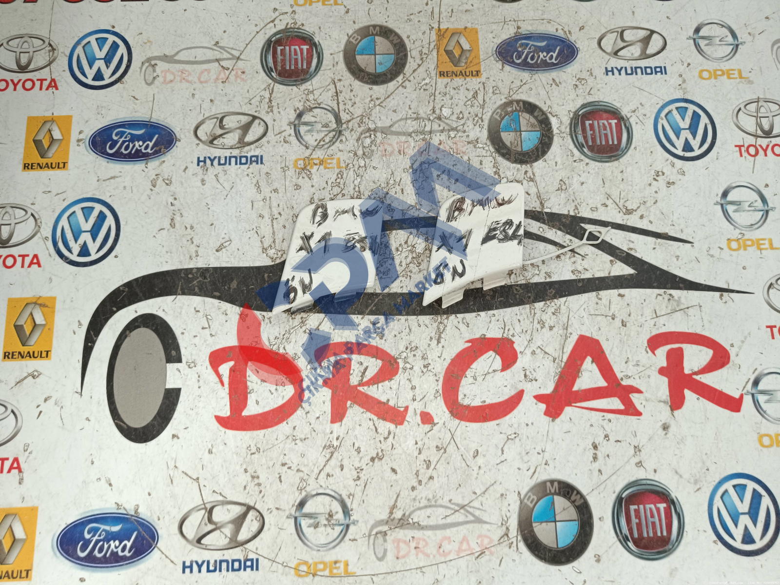 BMW X1 E84 Ön Çeki Kapağı 51117303784
