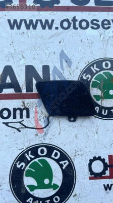 3G0807155D Volkswagen Passat b8.5 b8 ön tampon çeki demir kapağı