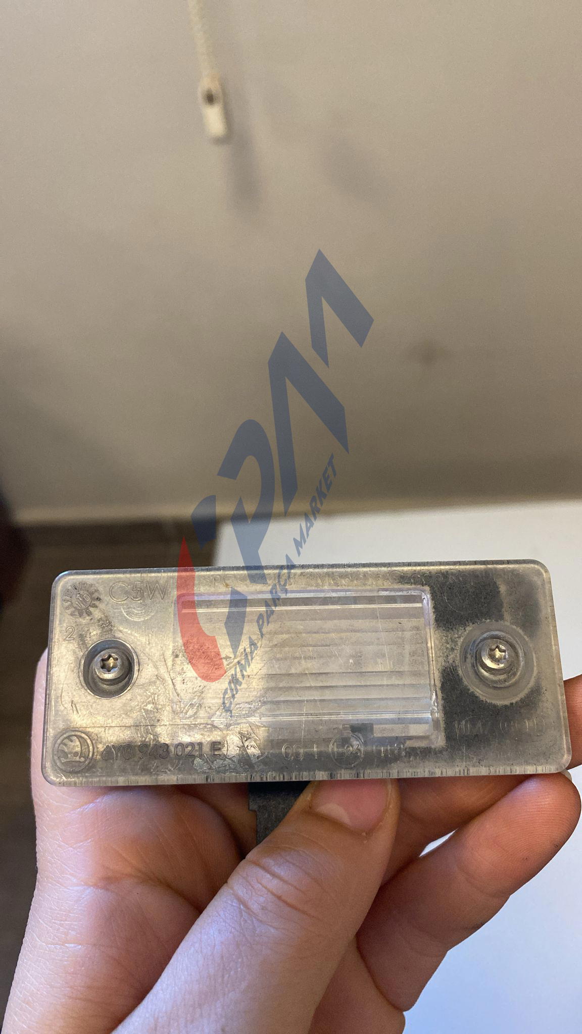 6Y0943021E Skoda Yeti 2011 plaka lambası