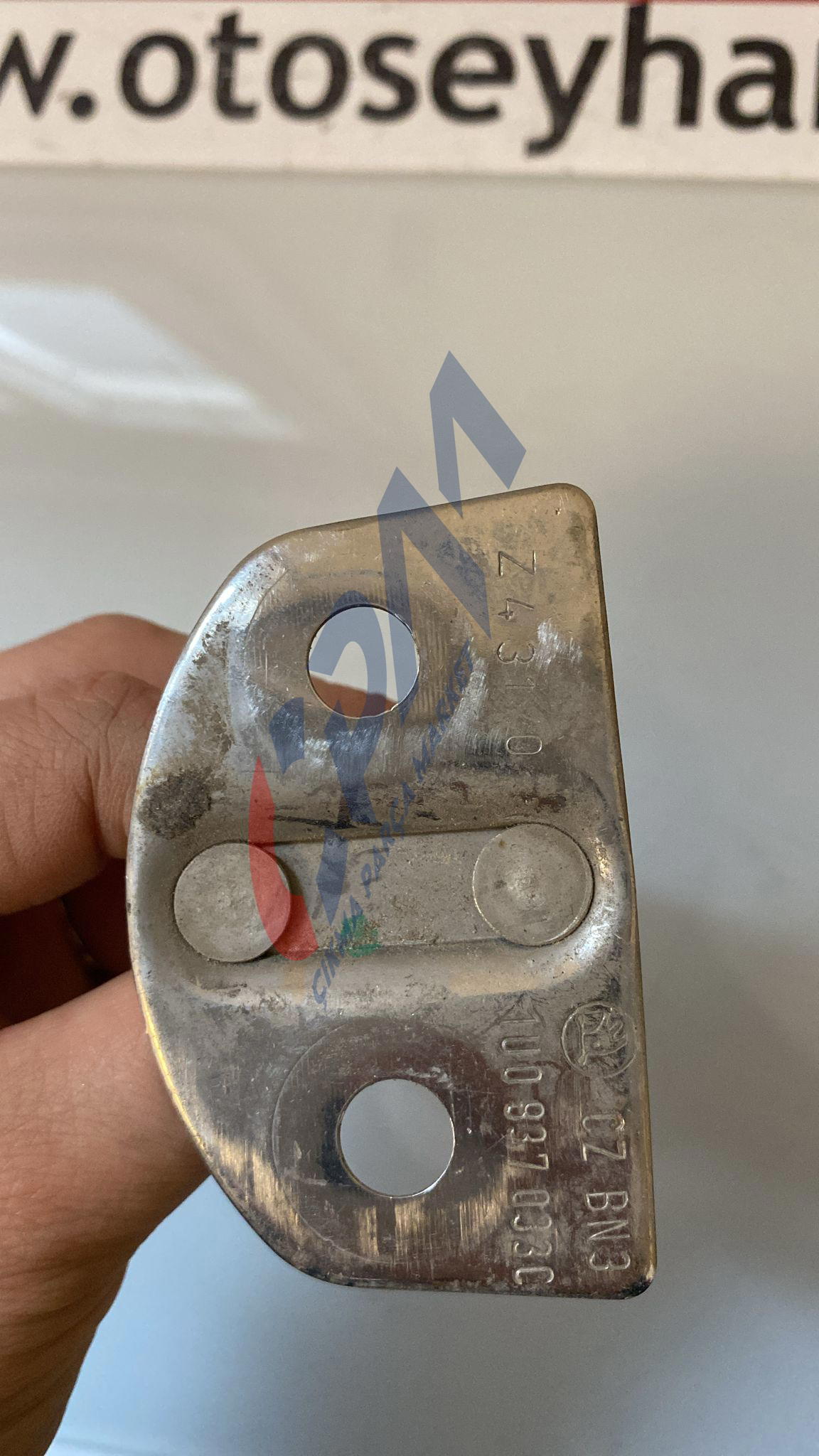 1U0837033C skoda fabia 2003 sağ ön kapı kilit karşılığı