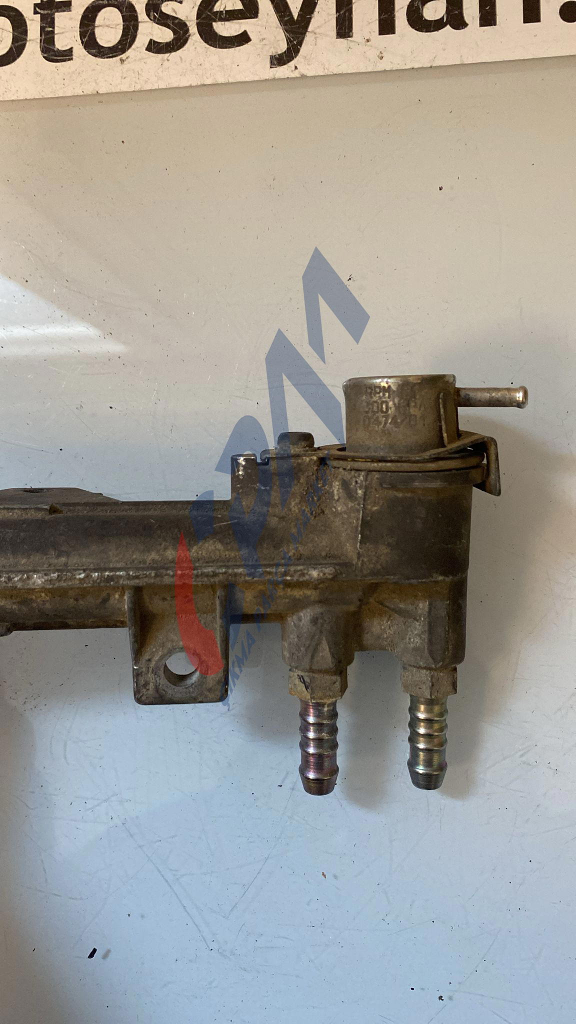 036133319 036133035A Volkswagen Bora 1.6 BCB enjektör kütüğü