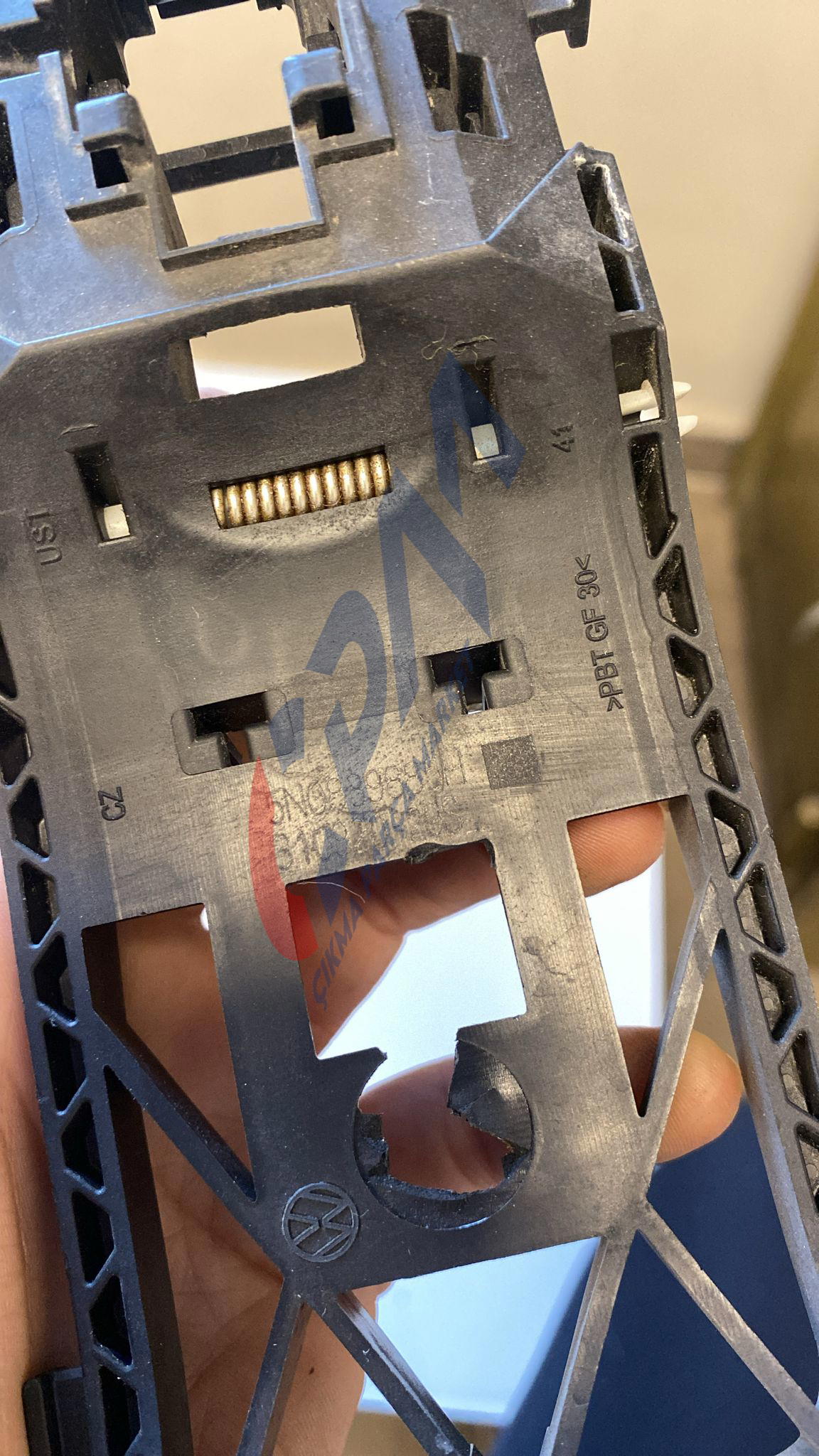 5N0839885H seat leon 2015 20 arka sağ sol kapı kolu braketi