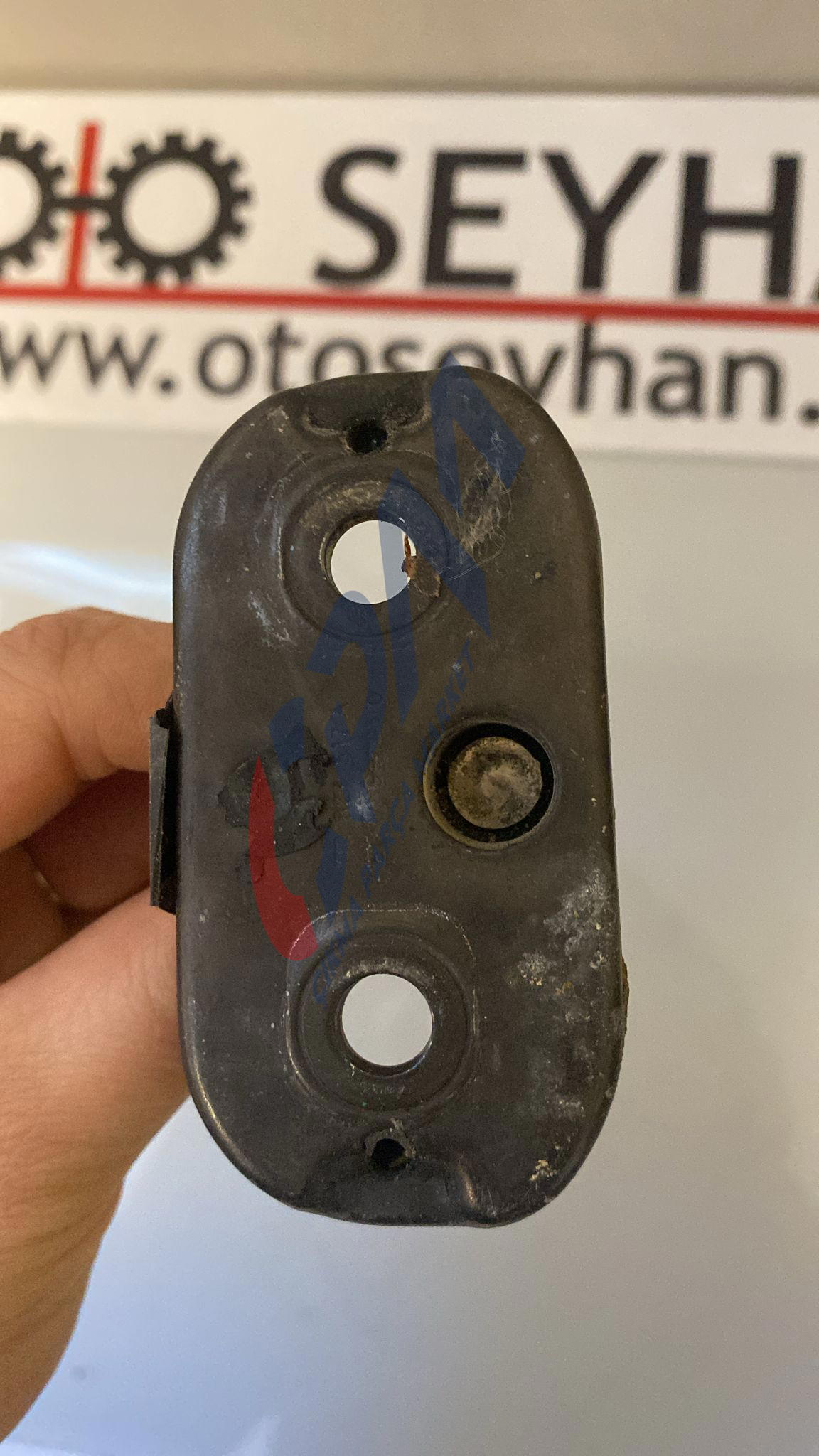 1T0827517A Seat ibiza 2005 bagaj kilit karşılığı