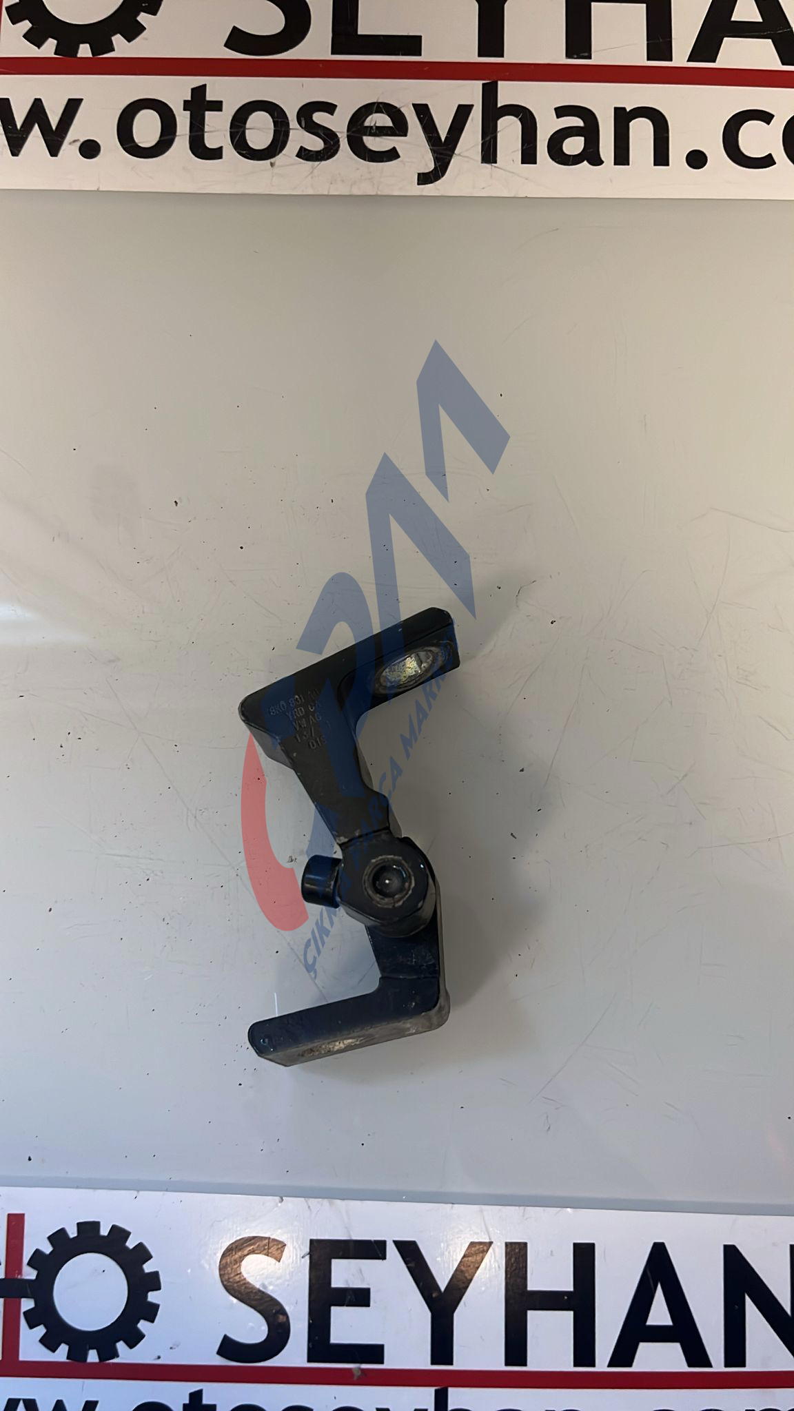 8K0831401A Volkswagen Jetta 2015 sol ön kapı alt üst menteşesi