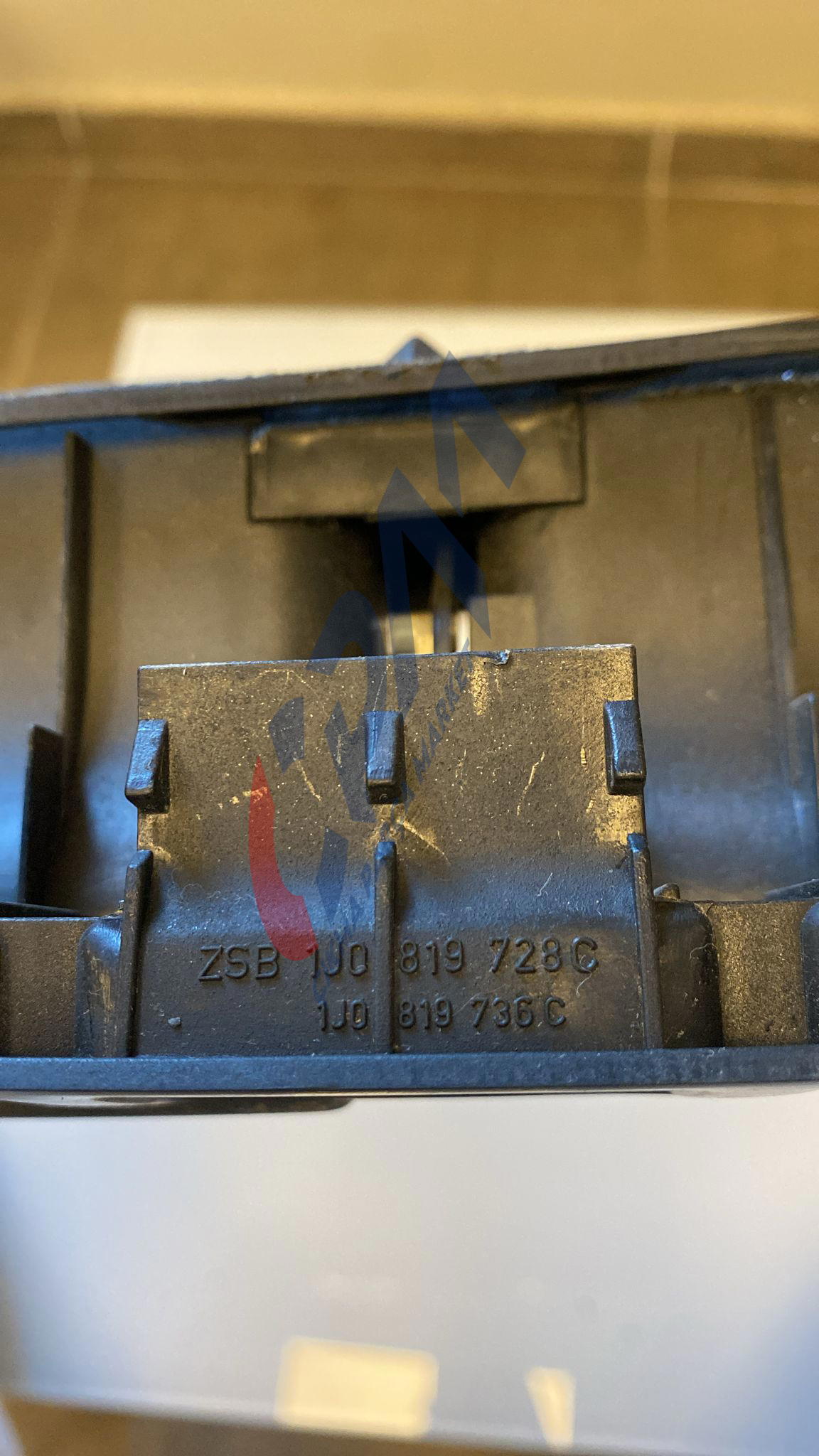 1J0819736C golf 4 bora göğüs orta havalandıma ızgarası