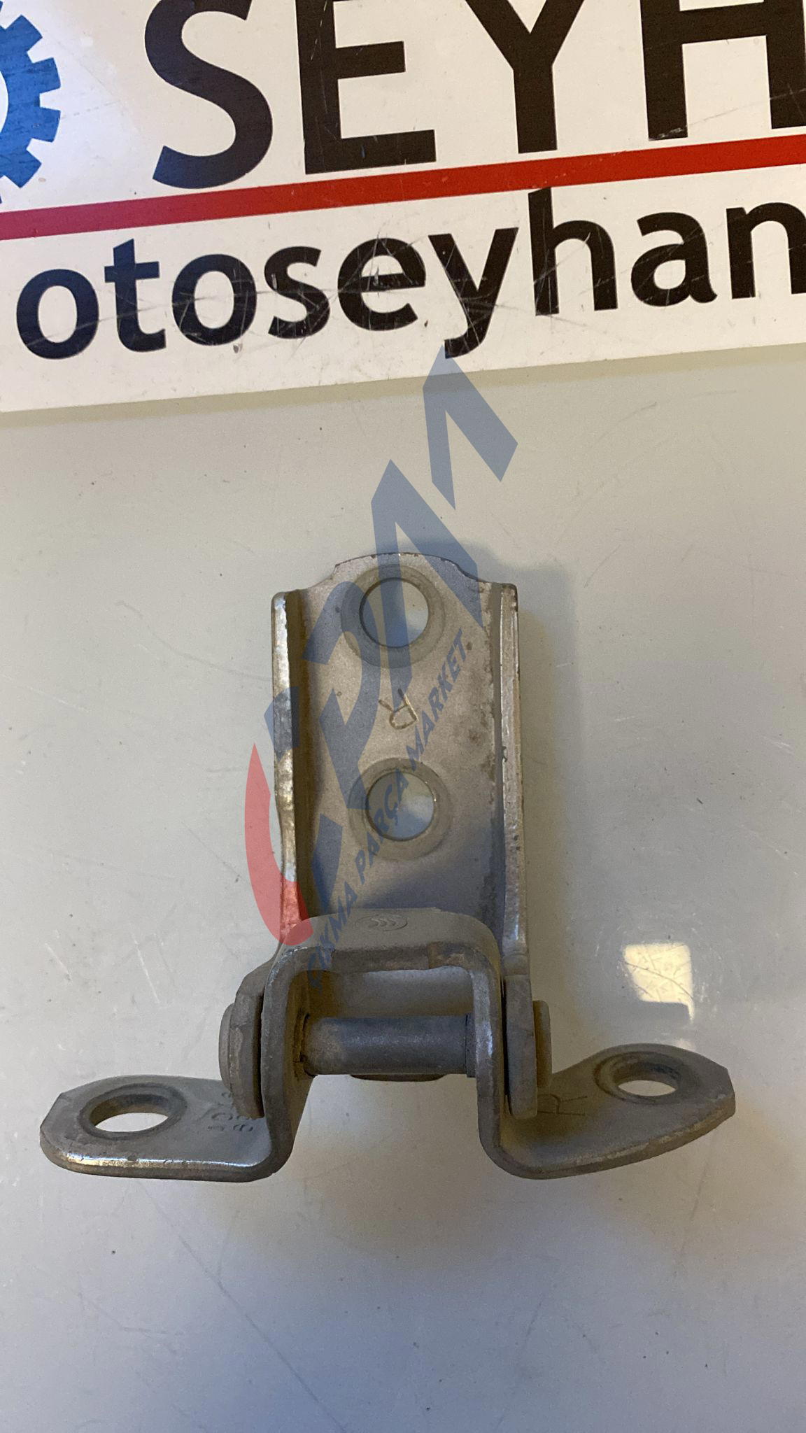 687700D030 Toyota corolla 2008 sağ arka kapı alt menteşesi