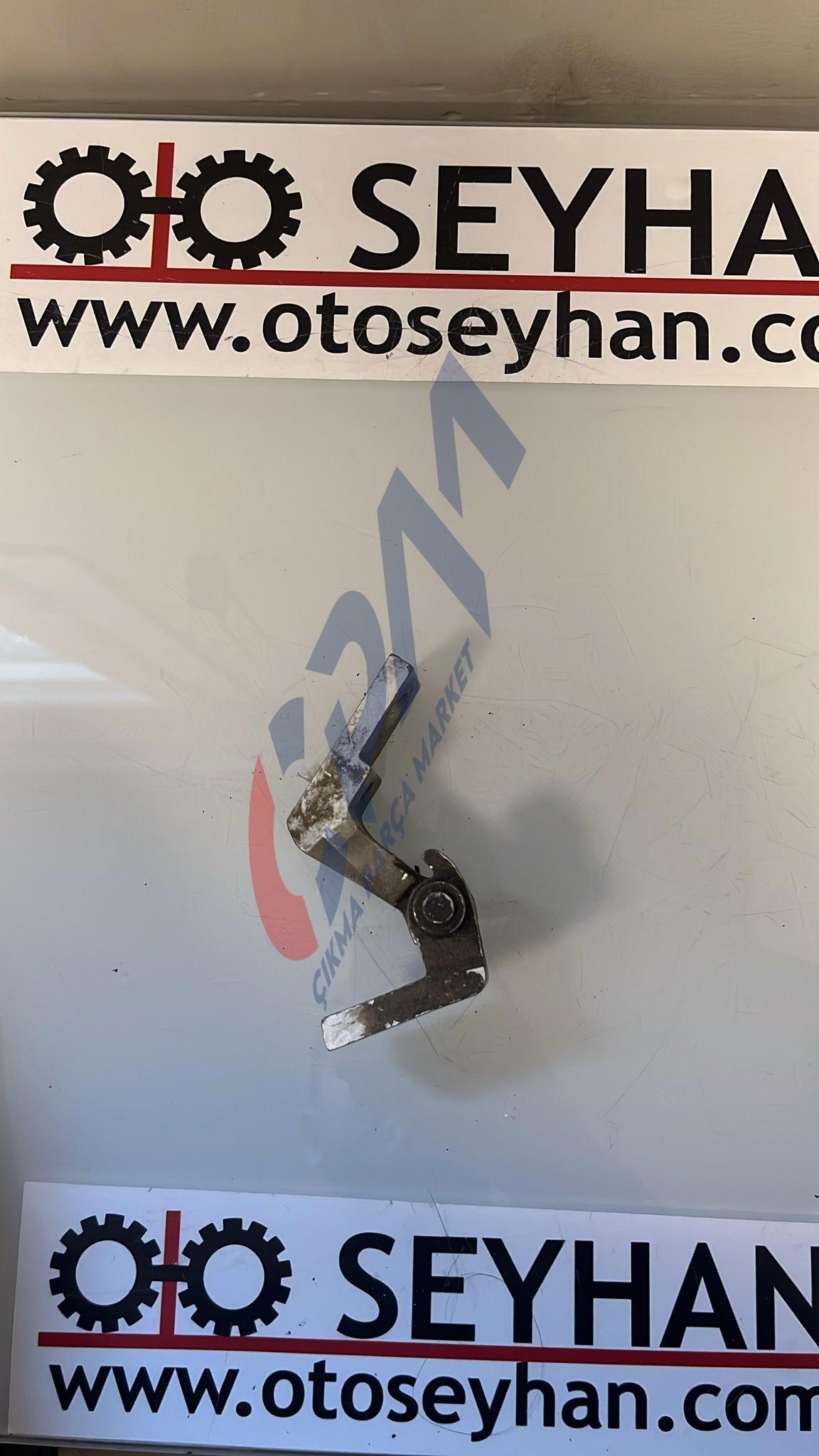 Volkswagen Passat B5 sağ arka kapı üst menteşesi