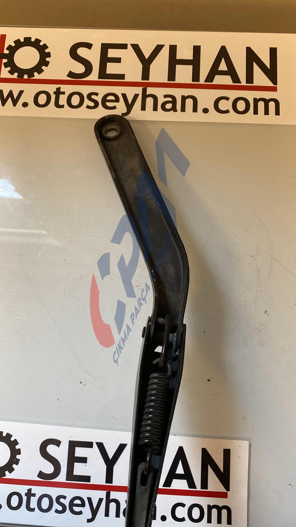 61 2990028 01 612990028 BMW X1 2012 E84 sol ön silecek kolu