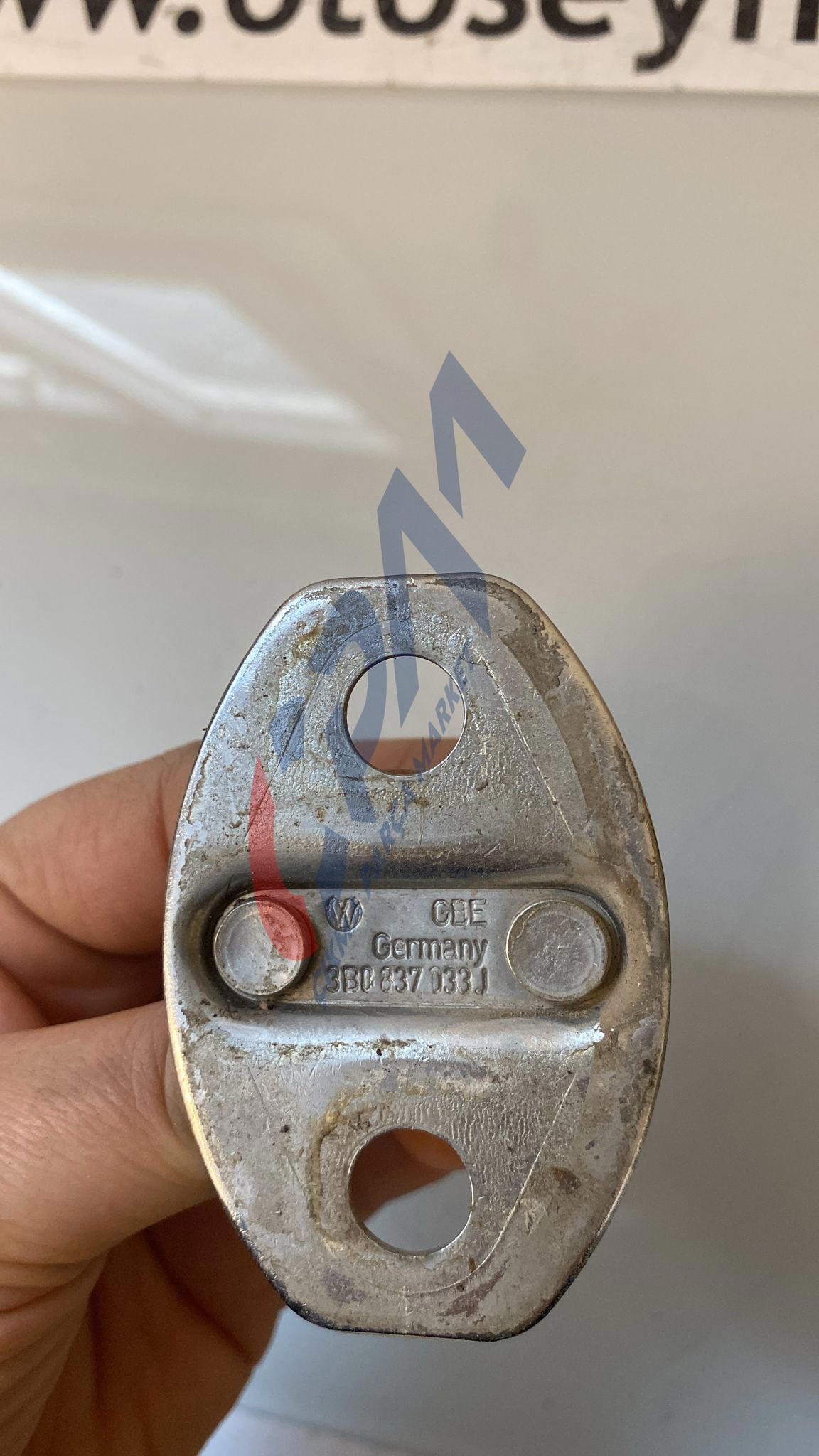 3B0837033J volkswagen caddy 2009 ön sağ sol uyumlu kapı kilit karşılığı