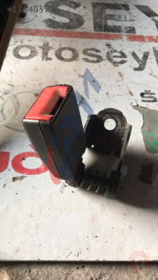 7059771 bmw 5 serisi e60 arka koltuk emniyet kemeri kilidi