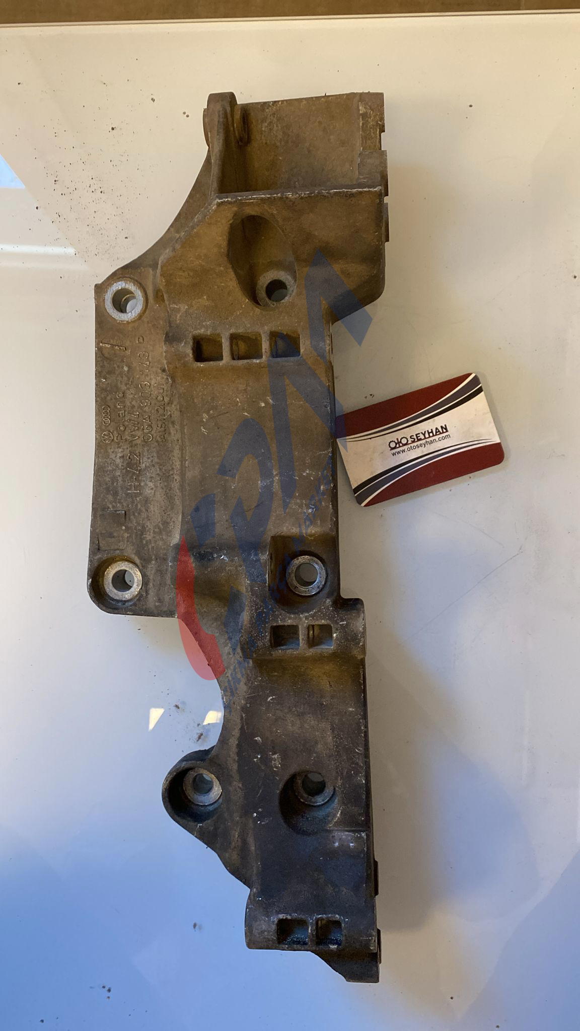 06A903143P seat skoda audi 1.6 şarj dinamosu braketi