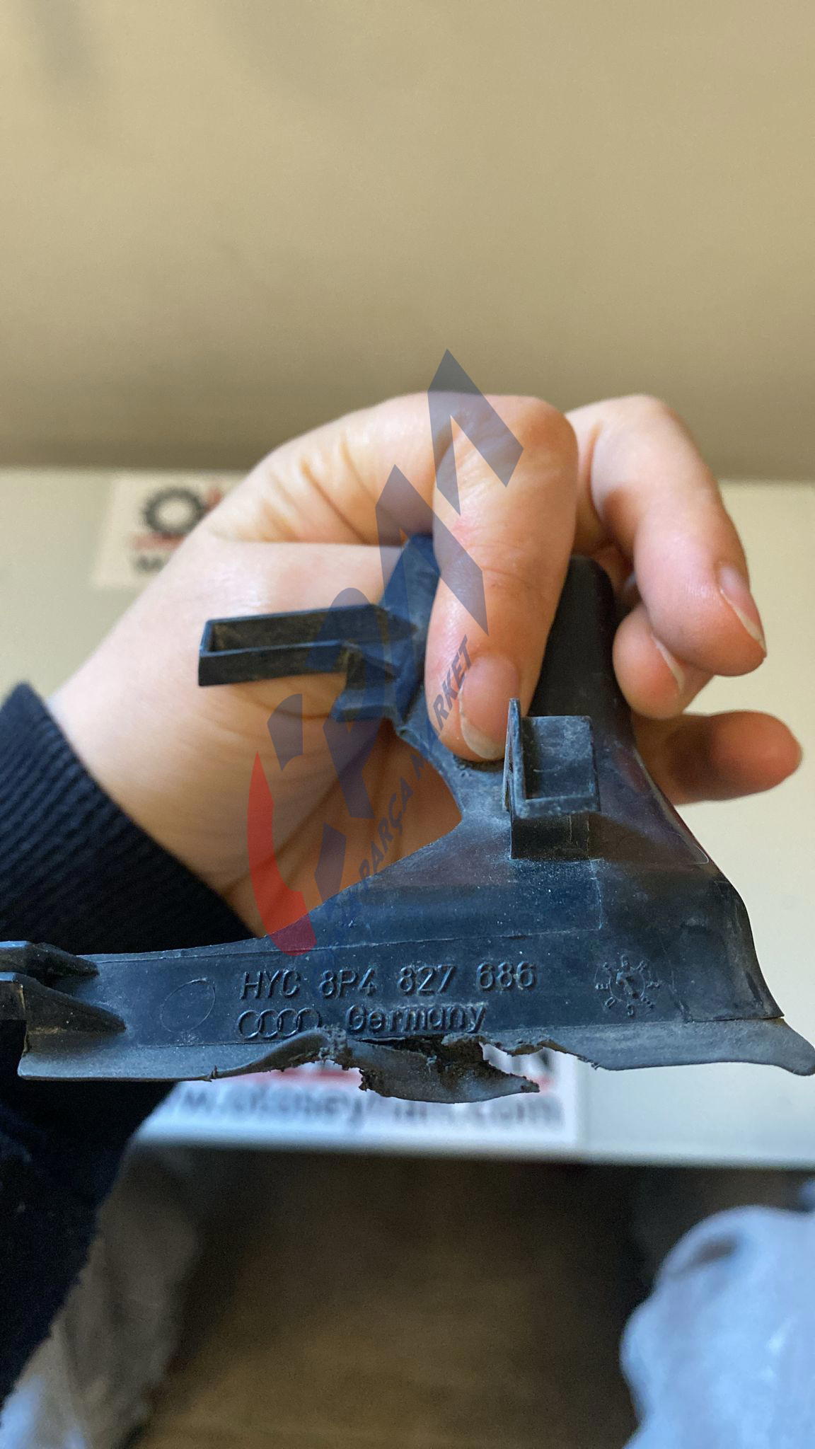 8P4827686 audi a3 sportback 2010 bagaj menteşesi kaplaması sağ