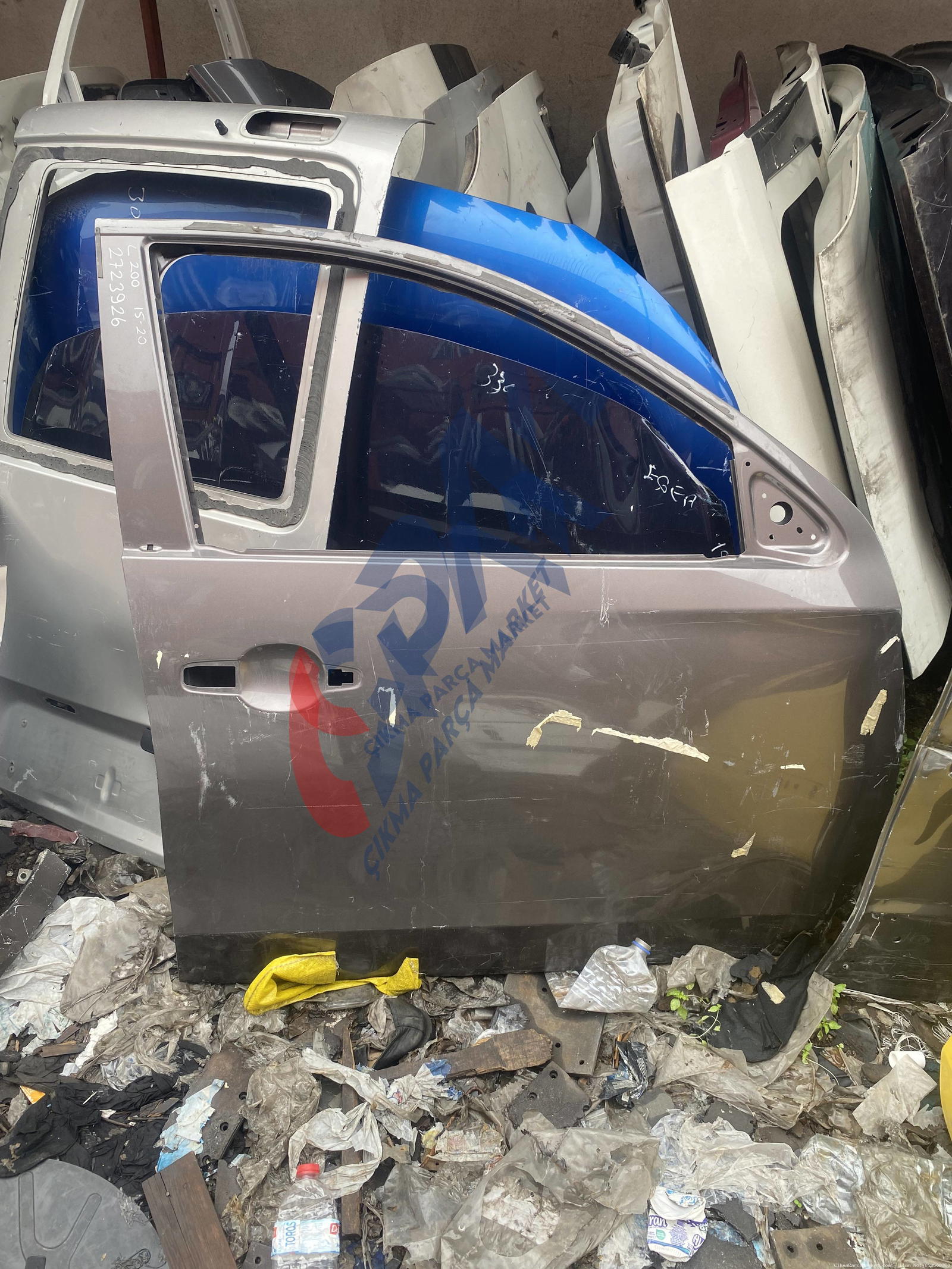 Mitsubishi L 200 Hatasız ayarında Sağ Ön Kapı