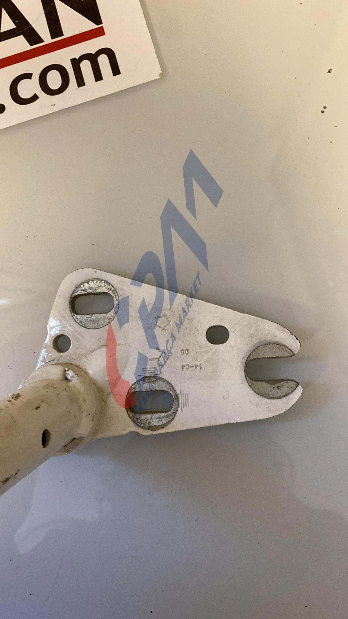 8K0827302 Audi A4 2014 sağ bagaj kapağı menteşesi