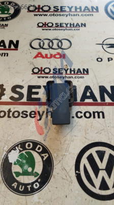 5e7862377 Skoda Octavia 2021 bağaj üst kapağı yan kaplaması