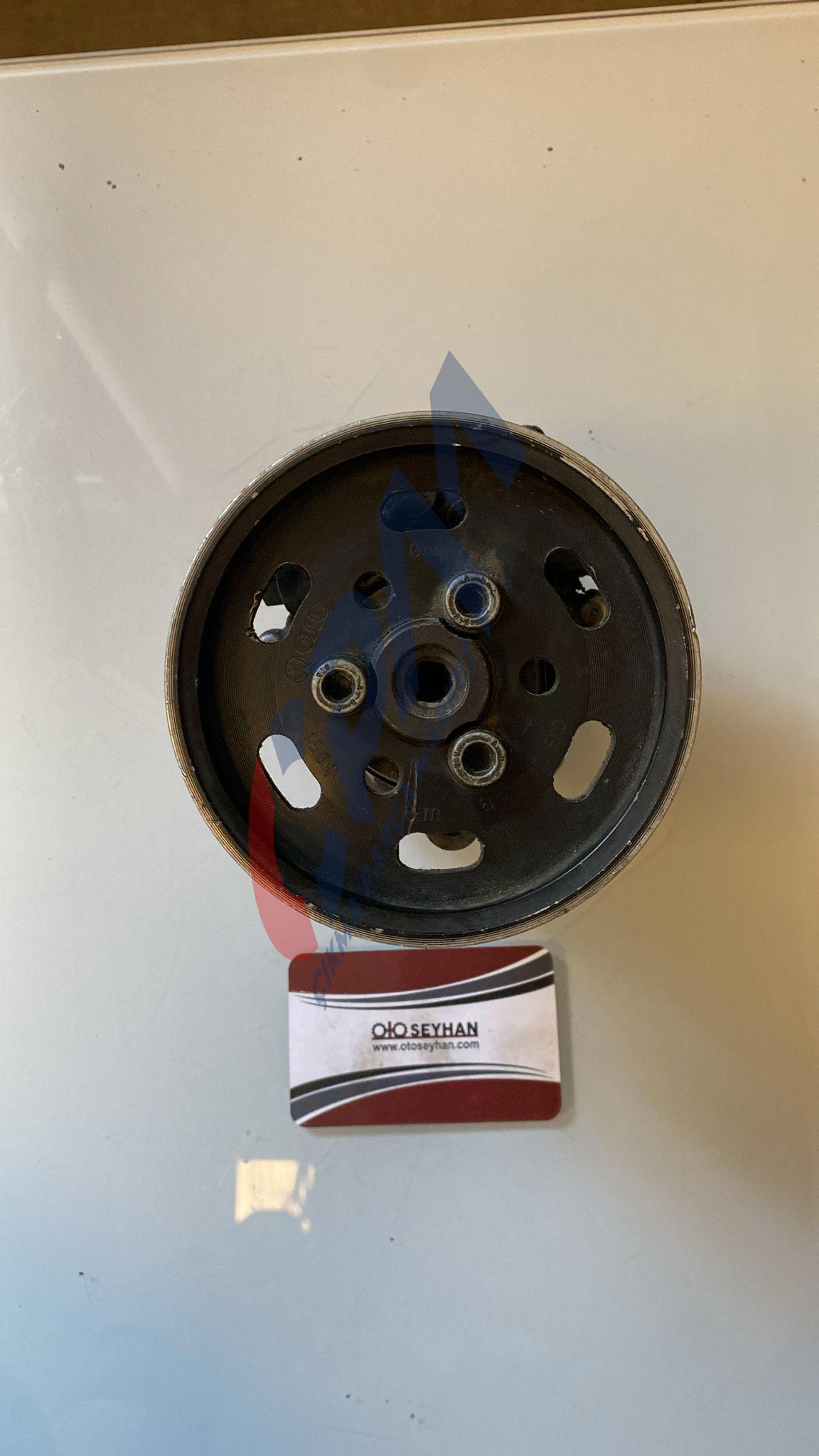 038145255B volkswagen caddy 1.9 direksiyon pompası ve kasnağı