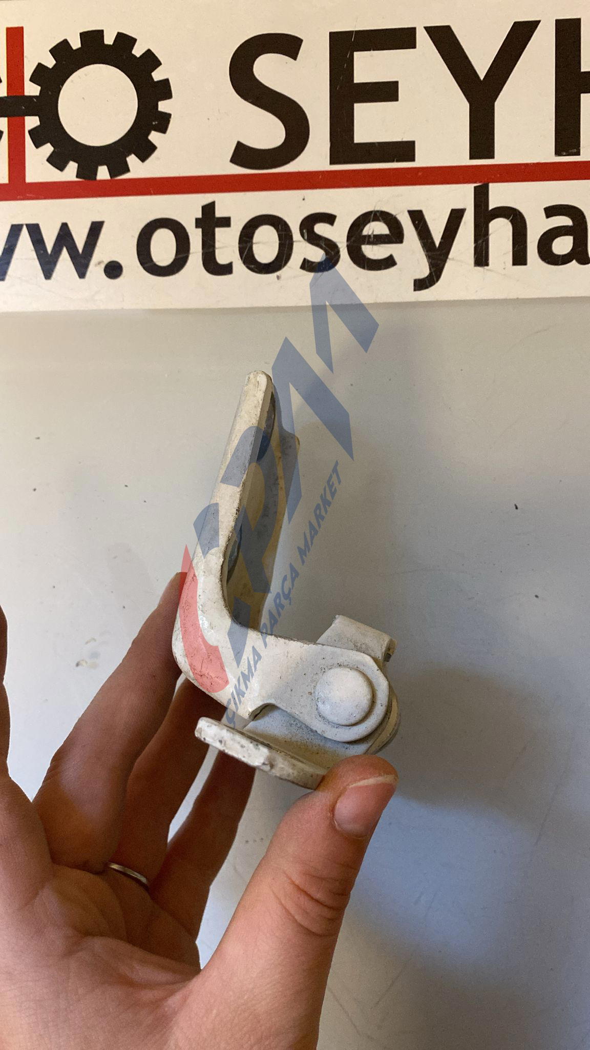 687700D030 Toyota Corolla 2018 sağ arka kapı alt menteşesi