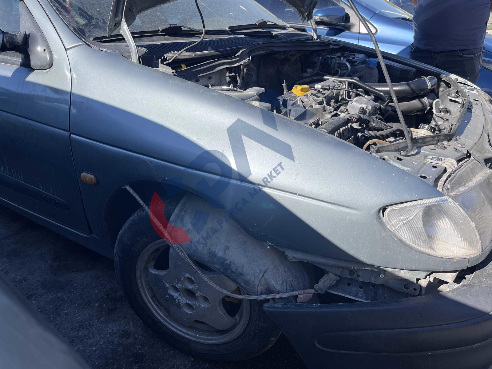 Renault Megane 1 Sağ Ön Çamurluk