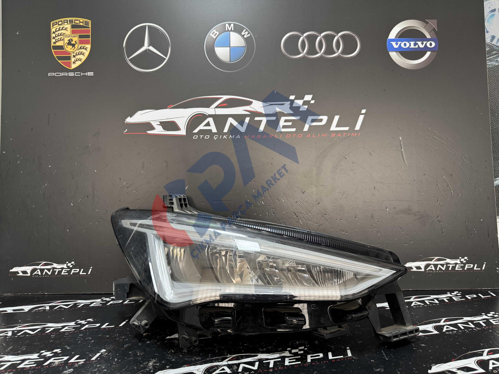 Seat CUPRA  BORN Sağ Ön Far