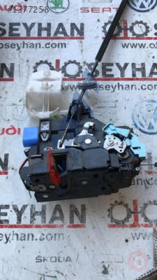 3D1837016AC vw caddy golf 5 jetta 2004 10 sağ ön kapı kilidi