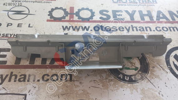 8T0827569 Audi A4 2014 bagaj kapağı açma düğmesi bağlantı braketi
